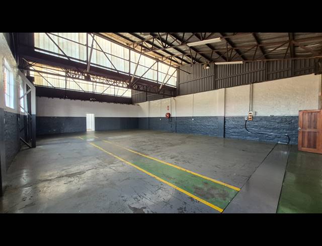 329M² WAREHOUSE TO LET IN APEX